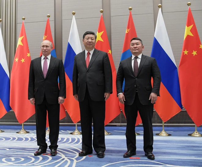 Vladimir Putin,&nbsp; Xi Jinping in mogolski predsednik Khaltmaagiin Battulga. FOTO: Alexei Druzhinin/AP