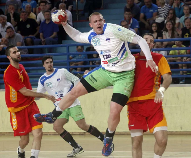 Matej Gaber je že v prvem polčasu utrpel poškodbo očesa. Foto Mavric Pivk/Delo