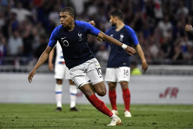 Kylian Mbappe je preprečil francoski poraz. Foto Jeff Pachoud/AFP