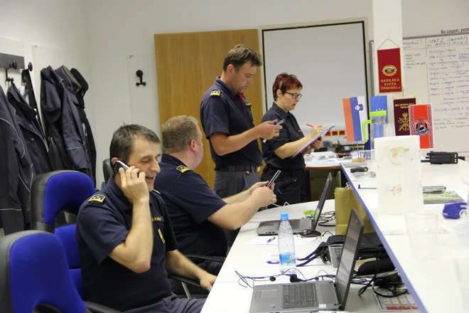 Štab civilne zaščite Bele krajine dela nepreknjeno že od petka popoldne. Foto Simona Fajfar