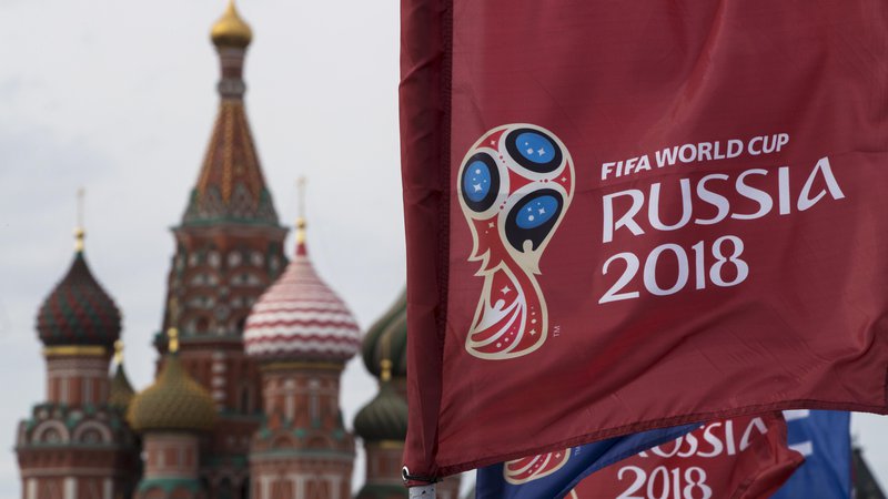 Fotografija: Rusi odštevajo dneve do četrtkove prve tekme mundiala med Rusijo in Saudsko Arabijo. FOTO: AP