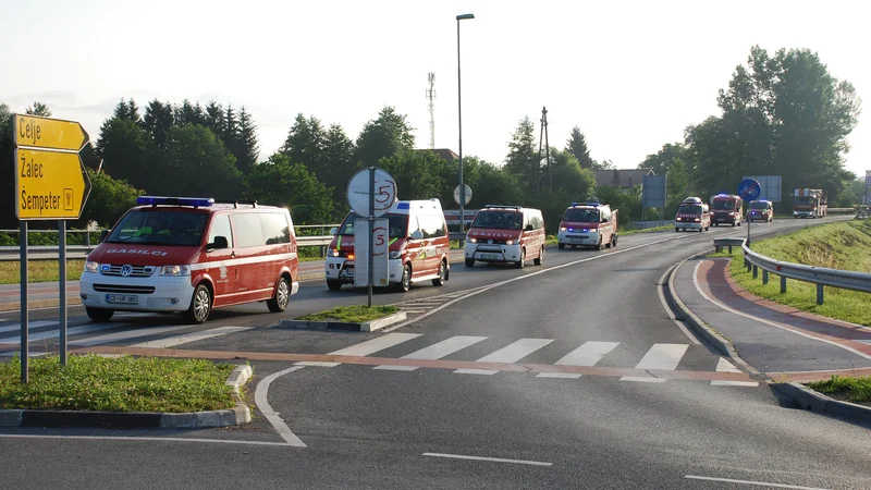 Fotografija: Konvoj je odpeljal proti Beli krajini v nedeljo ob šestih zjutraj. Foto: Gasilska zveza Žalec