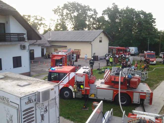 V nedeljo je zagorelo&nbsp;v proizvodni hali podjetja s skoraj 50 zaposlenimi. FOTO: Gasilska brigada Maribor&nbsp;