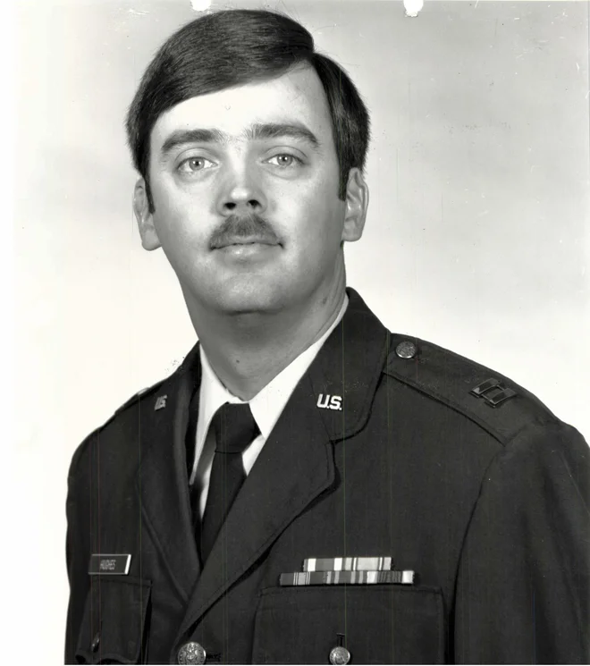 William Howard Hughes je bil, ko je izginil, star 33 let. FOTO: AP