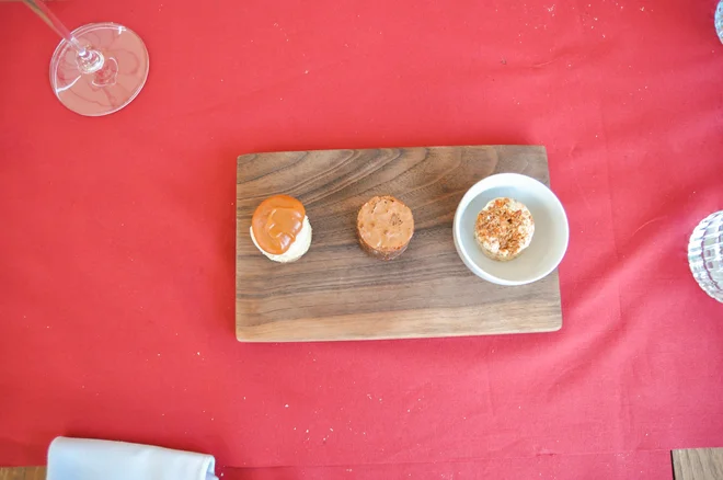 Tris sladic: parfait, cheescake in brownie. FOTO: Uroš Mencinger Foto Uroš Mencinger