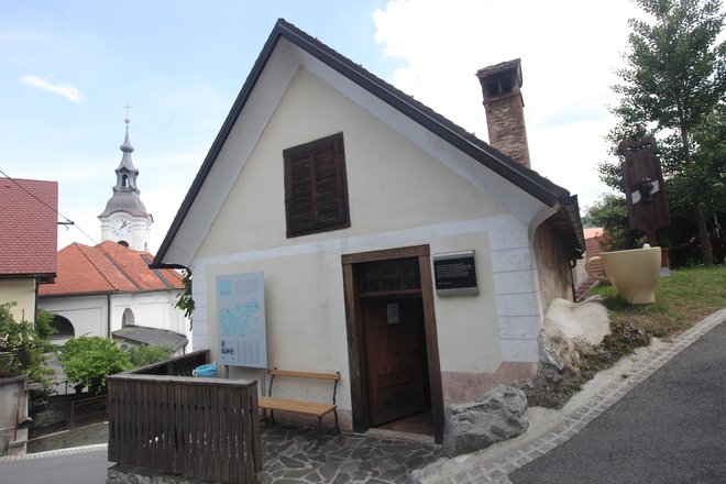 Spominska hiša Ivana Cankarja ob vznožju vrhniškega klanca