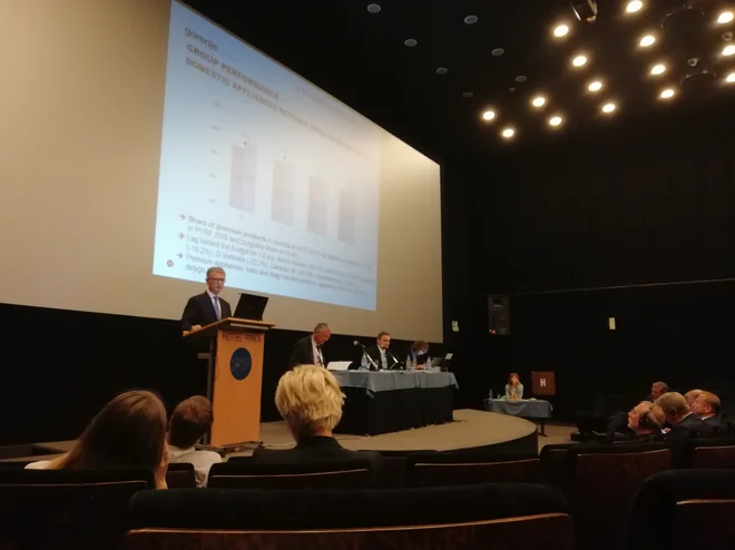 Bobinac je skupščino označil za zgodovinsko in povzel načrte prevzemnika iz prevzemnega prospekta. FOTO: Brane Piano/Delo