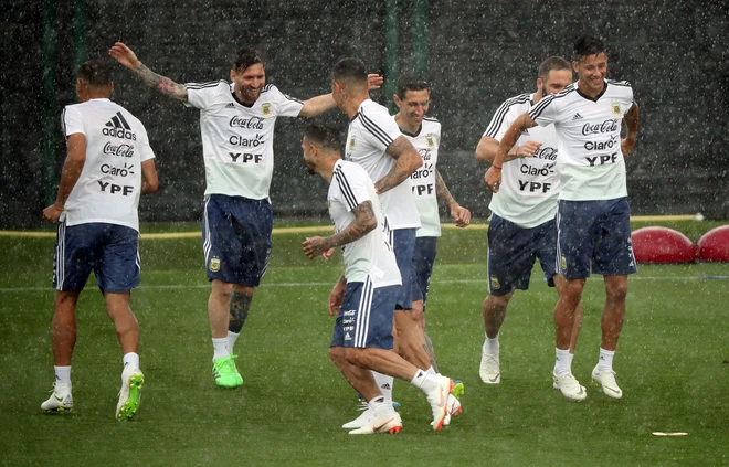 Argentinska javnost pričakuje, da bo Lionel Messi zaokrožil kariero še z naslovom svetovnega prvaka. FOTO: Reuters