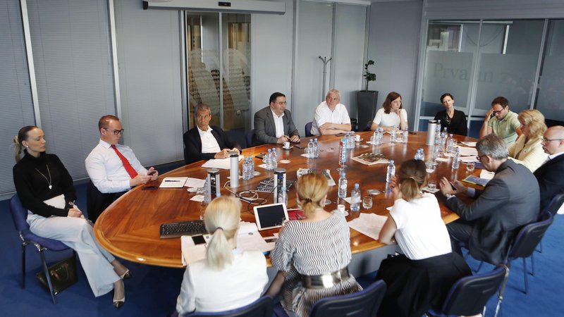 Fotografija: Prvo srečanje strokovne komisije Delovih podjetniških zvezd. Foto Leon Vidic