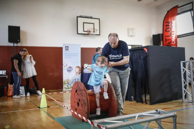 Jani Kovačič z najmlajšo in najmanjšo oviratlonko Saro