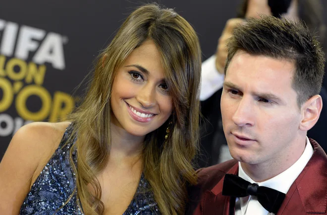 Antonella Roccuzzo in Lionel Messi sta se spoznala, ko sta štela 13 let in so zdravniki nogometnemu bogu v nastajanju že odkrili pomanjkanje rastnega hormona. FOTO: AP
