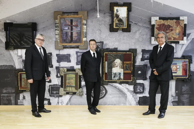 Miran Mohar, Dušan Mandič in Roman Uranjek, pred otvoritvijo razstave grupe Irwin v galeriji AS, v Ljubljani, 13. junija 2018.
[Mandič Dušan,Mohar Miran,Uranjek Roman,umetnost,umetniki,slikarji,Irwin,Neue Slowenische Kunst,galerije,razstave,Gantar Matjaž]