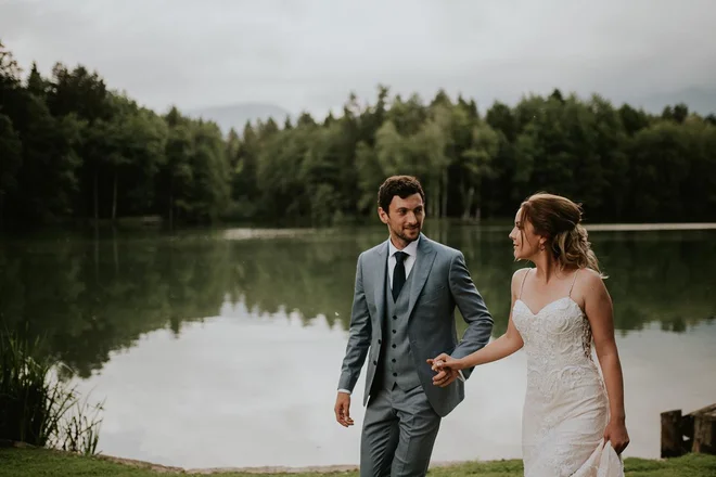Jakov Fak in njegova Matea sta se odločila, da bosta v zakonski stan skočila na manjši poroki, na kateri je bilo 80 svatov. FOTO:&nbsp;Lukart wedding photography