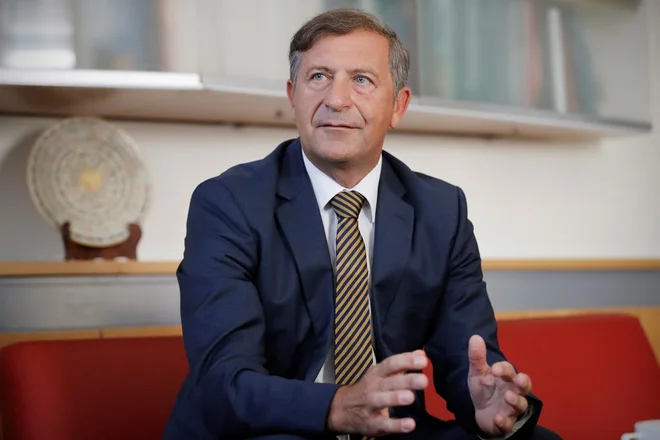 V iniciativi se sprašujejo, kako je lahko minister Karl Erjavec dovolil takšen zapis. FOTO: Uroš Hočevar/Delo