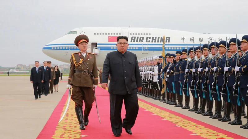 Fotografija: Po singapurskem srečanju s Trumpom je Kim Džong Un postal državnik, s katerim bi se vsi radi sestali. FOTO: Reuters