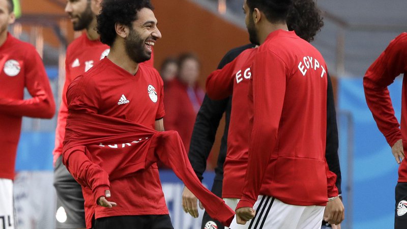 Fotografija: Mohamed Salah, ki danes slavi 26. rojstni dan, je bil na zadnjem treningu pred tekmo z Urugvajem dobro razpoložen. Foto AP