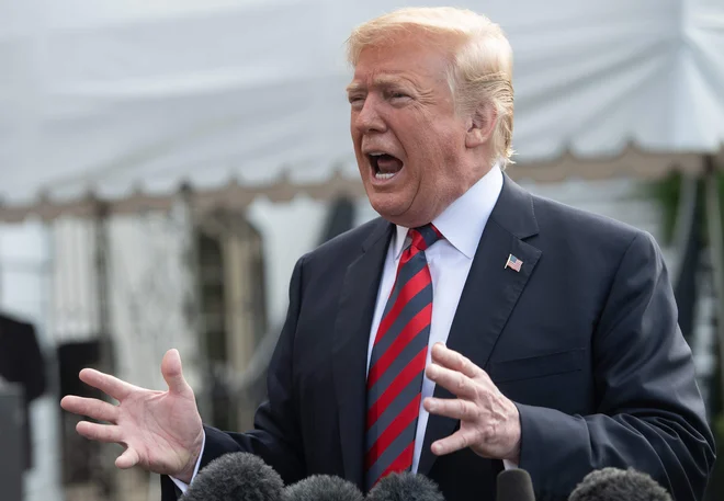 Donald Trump se je ostro odzval na tožbo. FOTO: Nicholas Kamm/AFP