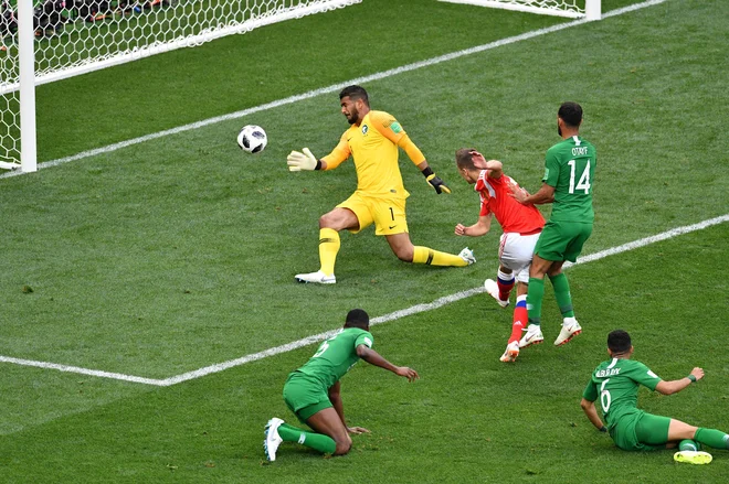 Rezervist Denis Čerišev je najprej povišal na 2:0 in nato še na 4:0. Foto Mladen Antonov/AFP