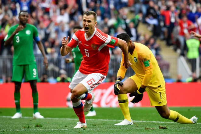 Denis Čerisev se je pred začetkom SP veselil uvrstitve v rusko reprezentanco, niti v sanjah pa ni pričakoval, da bo že v prvi tekmi najboljši igralec. Foto: AFP