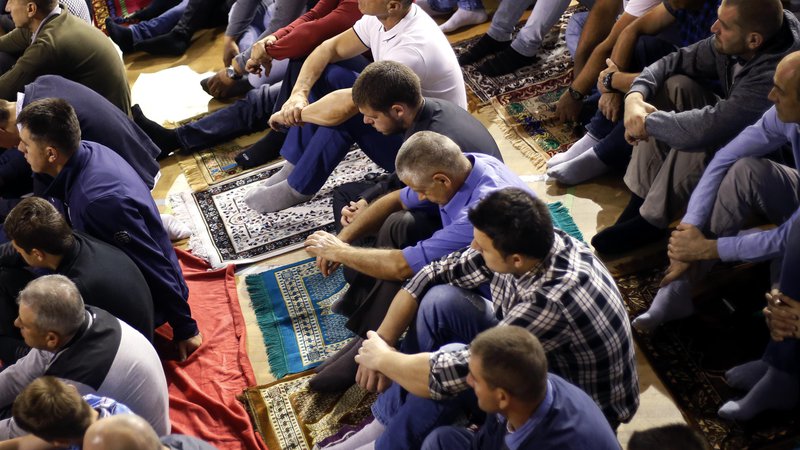 Fotografija: Osrednja molitev ob začetku bajrama, ki jo organizira Islamska skupnost v Sloveniji. FOTO: Matej Družnik