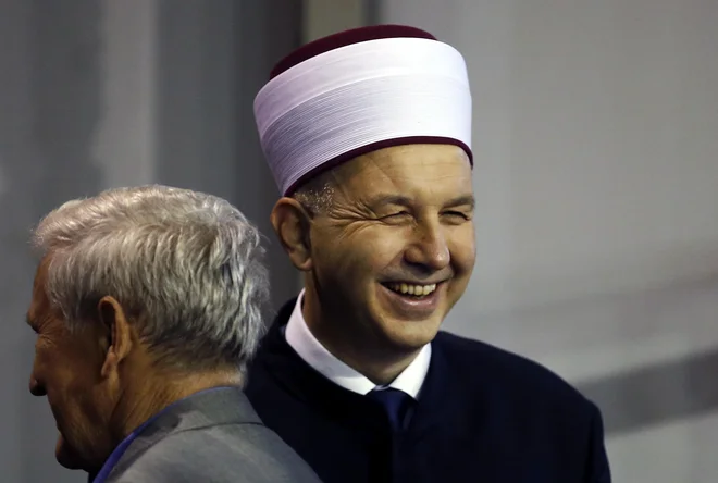 Osrednja molitev ob začetku bajrama, ki jo organizira Islamska skupnost v Sloveniji, v Hali Tivoli jo je vodil mufti Nedžad Grabus. FOTO: Matej Družnik