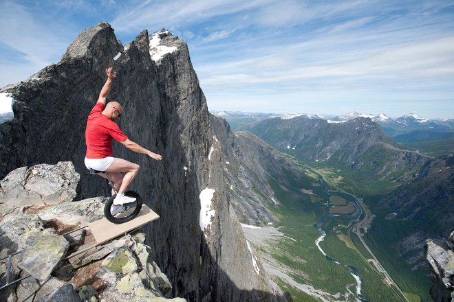 On the edge, photo Sindre Lundvold