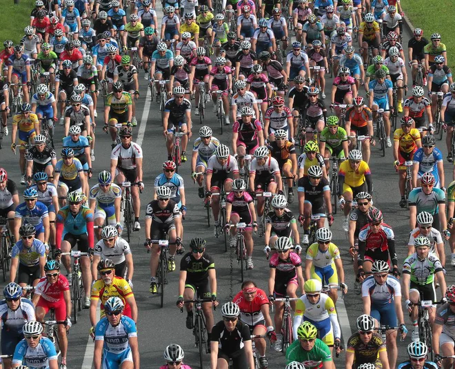 Na maratonu Franji BTC City: ko se boste navadili hitrih sprememb hitrosti, se vam na Franji ne bo zgodilo, da bi odpadli takoj, ko bo skupina pospešila. FOTO: Arhiv Delo/Polet
