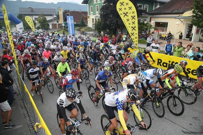 Rund 1.500 Athleten starteten heute in Eugendorf pünktlich um 8 Uhr zum 8. Eddy Merckx Classic Radmarathon.