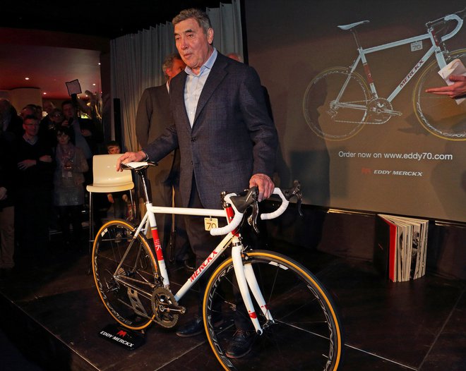 Eddy Merckx präsentiert das erste Rennrad aus der limitierten Jubiläumsserie EDDY70. Natürlich trägt das Rad der Rennlegende die Nummer 1.