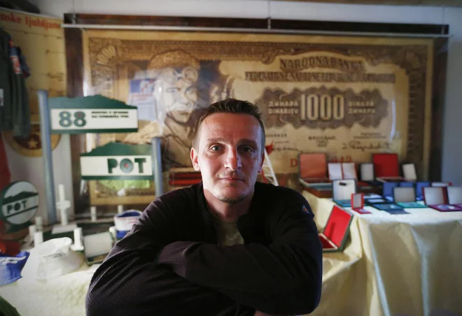 Tomaž Alauf in njegova zbirka zgodovine pohodov ob žici okupirane Ljubljane 22.4.2014 Ljubljana Slovenija