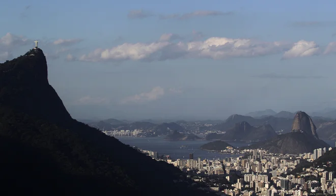 A view shows "Christ the Redeemer" statue atop Corcovado Mountain and Loaf Sugar Mountain in Rio de Janeiro August 12, 2012. Organisers of the 2016 Rio de Janeiro Olympics must finalise their budget as soon as possible, the International Olympic Committee said on Sunday as focus shifted to the South American city on the last day of the London Games. REUTERS/Ricardo Moraes (BRAZIL - Tags: SPORT OLYMPICS CITYSPACE TRAVEL) - RTR36SFZ