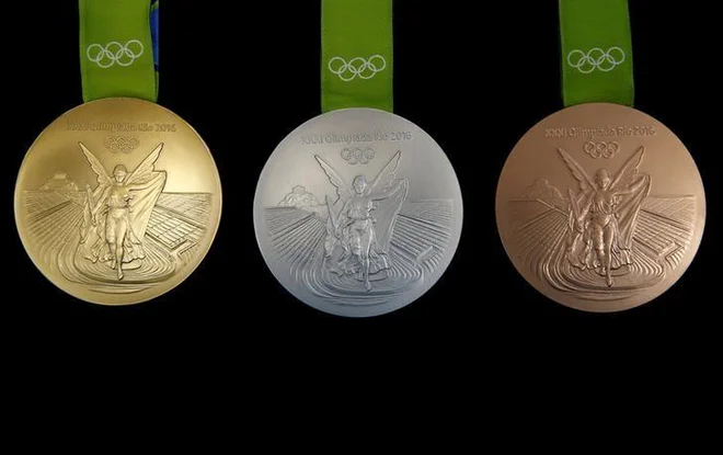 Medalje iz starih elektronskih naprav. FOTO: AFP