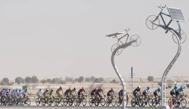 Pelotons ride during the Nakheel stage, the First stage of the Dubai Tour 2017, 181 km from Dubai International Marine Club to Palm Jumeirah. Dubai, 31 January 2017. ANSA/CLAUDIO PERI