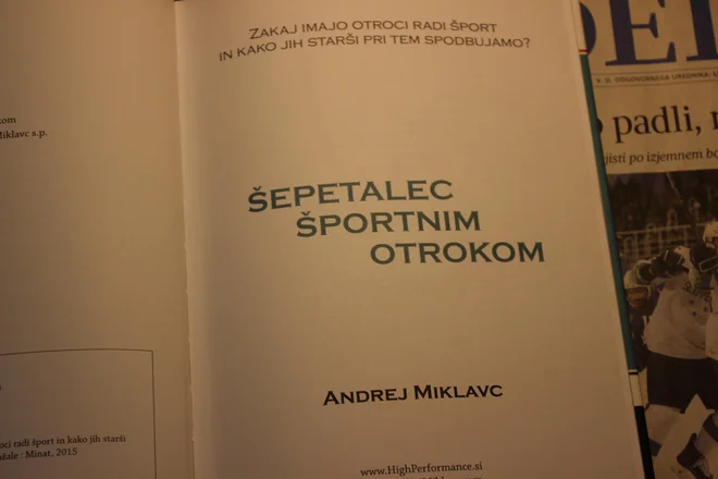 V primeru, da se sami (starši) pričnemo vmešavati v delo in vsebino dela trenerja, s tem trenerju in otroku kažemo naše nezaupanje do trenerja. FOTO: Miroslav Cvjetičanin