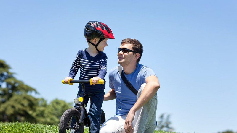Fotografija: Igrivi stik s prvim kolesom je najboljši recept za dolgo ljubezen med otrokom in kolesom. FOTO: Shutterstock