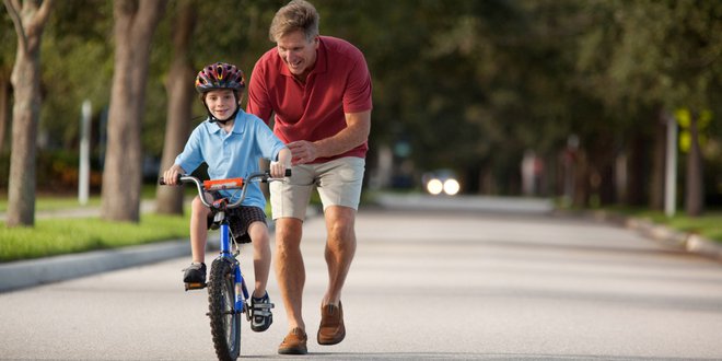 Otrok nujno potrebuje kolo! FOTO: Shutterstock