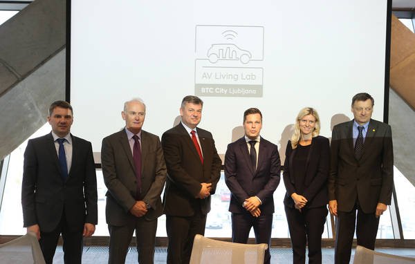 Konzorcij deležnikov – BTC, Dars, AV Living Lab in AMZS – je s podpisom namere o sodelovanju v Ljubljani začel oblikovati enotni slovenski ekosistem za razvoj rešitev za samovozeča vozila.