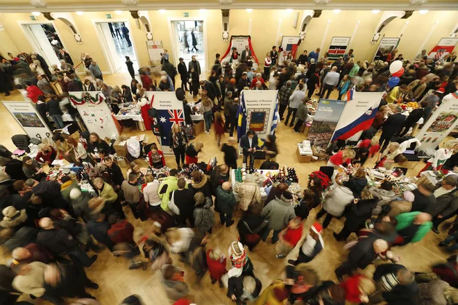 Po skupnem poročilu za leto 2016 je v Sloveniji delovalo 1378 prostovoljskih organizacij. FOTO: Leon Vidic/Delo