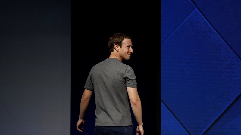 Fotografija: Mark Zuckerberg je po izbruhu afere poniknil in šele po nekaj dneh priznal, da je bil z zadevo seznanjen že leta 2015, ter se javno opravičil. FOTO: Reuters