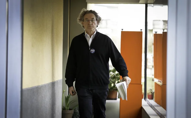 Štrukelj je v nagovoru povabil vse v javnem sektorju k enotnim pogajanjem o skupnih vprašanjih, pri čemer pa se ne odrekajo posebnostim, ki so nastale v posameznih delih javnega sektorja. FOTO: Jože Suhadolnik/Delo