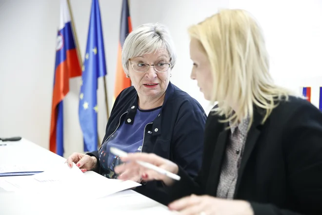 Slovenija bi morala voditi premišljeno imigracijsko politiko in sprejemati ljudi z znanji, ki jih potrebuje gospodarstvo, meni Gertrud Rantzen (desno), predsednica Slovensko-nemške gospodarske zbornice.