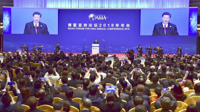 Fotografija: Xi Jinping je včeraj na forumu v Boau govoril tudi o še večjem odpiranju Kitajske proti svetu. FOTO: Reuters