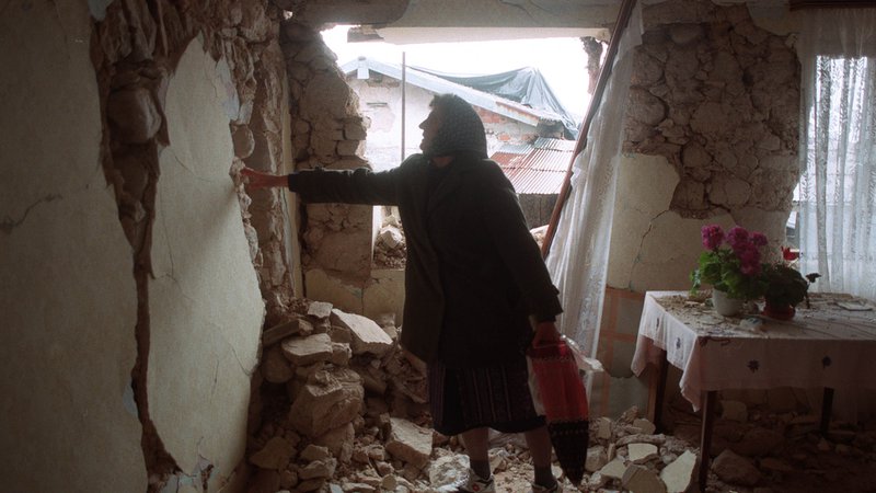 Fotografija: Tako je bilo po potresu pred 20 leti.
