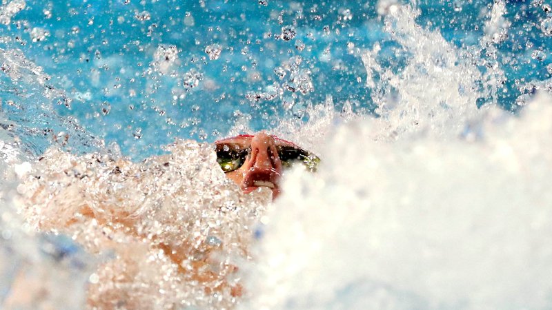 Fotografija: Britanec Elliot Clogg na tekmi 100 metrov hrbtno. FOTO: David Gray/Reuters
