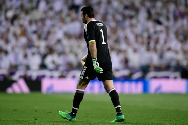 Tako v Italiji kot v Španiji so si enotni le v tem, da si Buffon ni zaslužil takšnega konca v ligi prvakov. FOTO: AFP