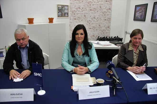 Z leve Boris Šuštar, Civilne iniciative Celja, poslanka SMC Janja Sluga in dr. Cvetka Ribarič Lasnik, Inštitut za okolje in prostor Celje.