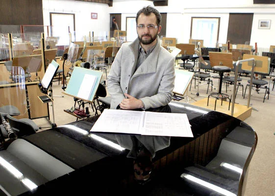 Nejc Bečan, dirigent policijskega orkestra. FOTO: Roman Šipić