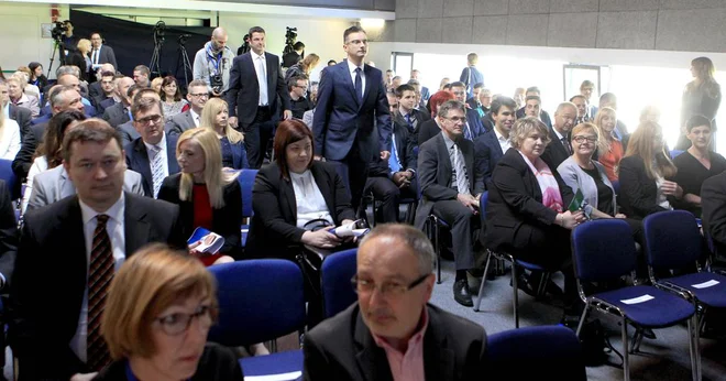 Marjan Šarec je na četrtem zboru stranke, ki šteje 314 članov, dobil nov štiriletni mandat za vodenje.