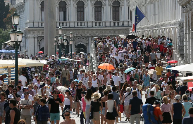 In Slovenija? Smo samostojna, mirna in varna država, za povrhu pa še relativno premožna. A to ne pomeni, da si nam ni treba več razbijati glave z optimalno velikostjo prebivalstva. FOTO: Stefano Rellandini/Reuters