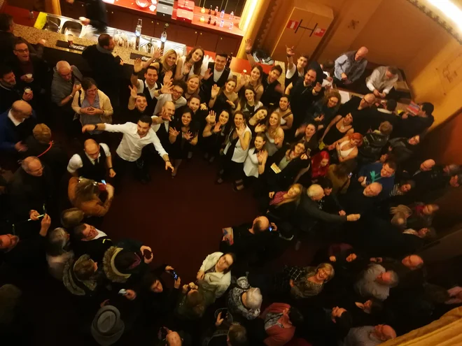 Perpetuum Jazzile po nedavnem koncertu z belgijskim občinstvom. FOTO:&nbsp;Zdenko Matoz